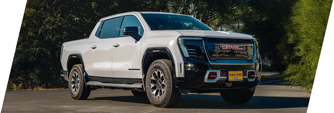 GMC Sierra EV AT4 Max Range 2026 בצילום צד לסליידר דף הבית