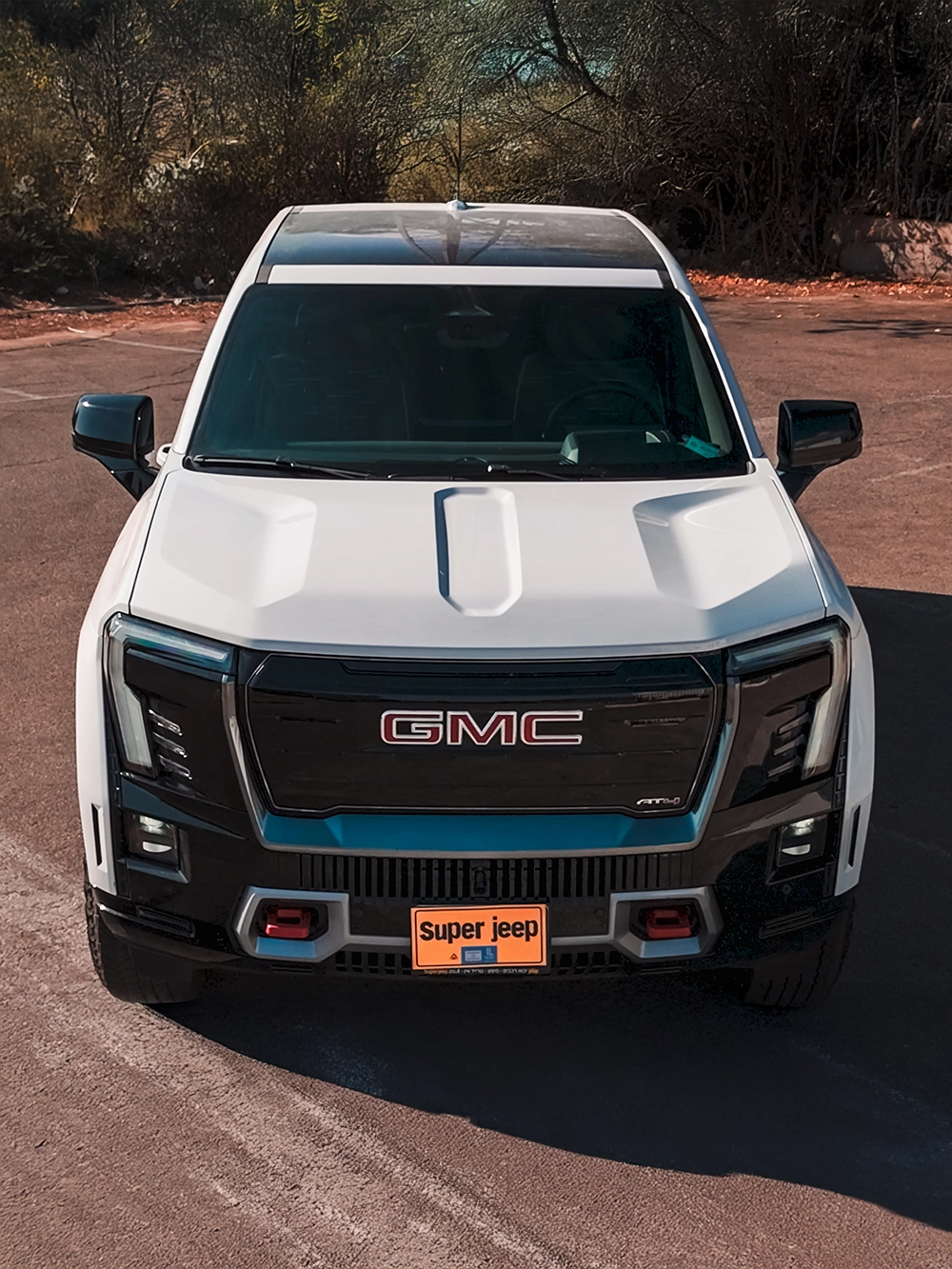 GMC Sierra EV AT4 Max Range - מבט קדמי