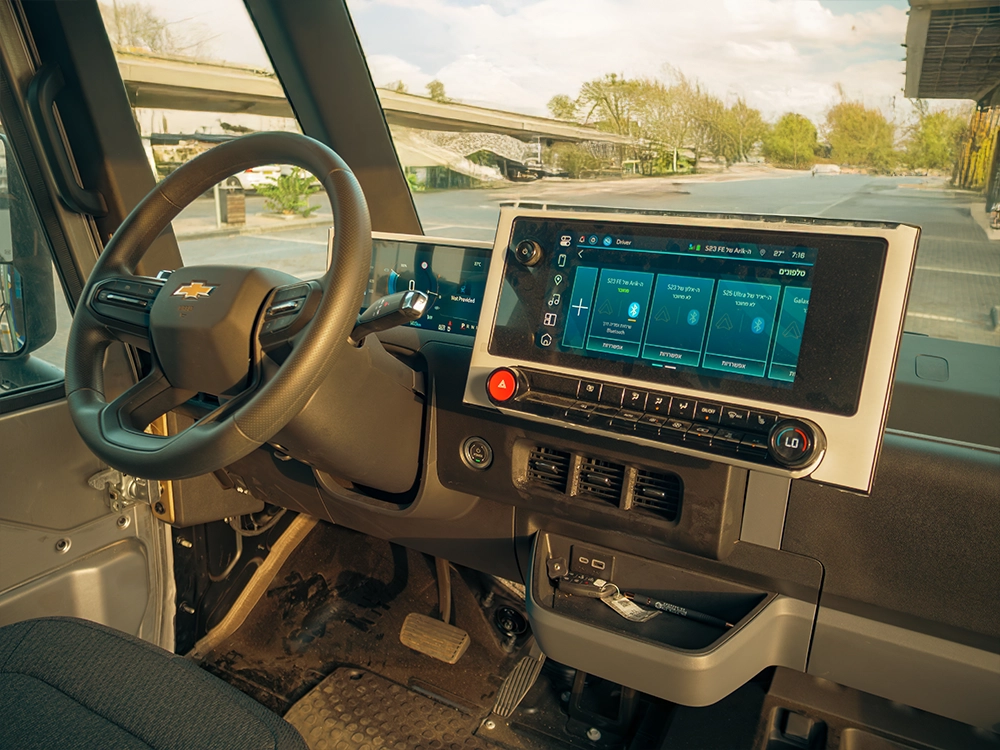 Chevrolet BrightDrop 400 - תקריב מסך מולטימדיה