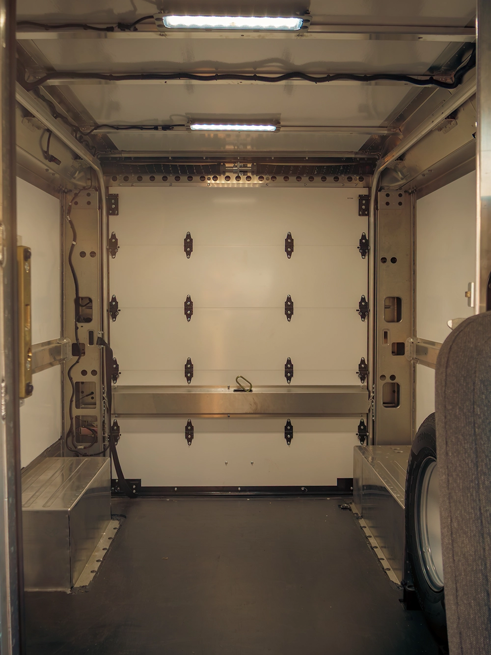 Chevrolet BrightDrop 400 - מבט כללי על תא העמסה