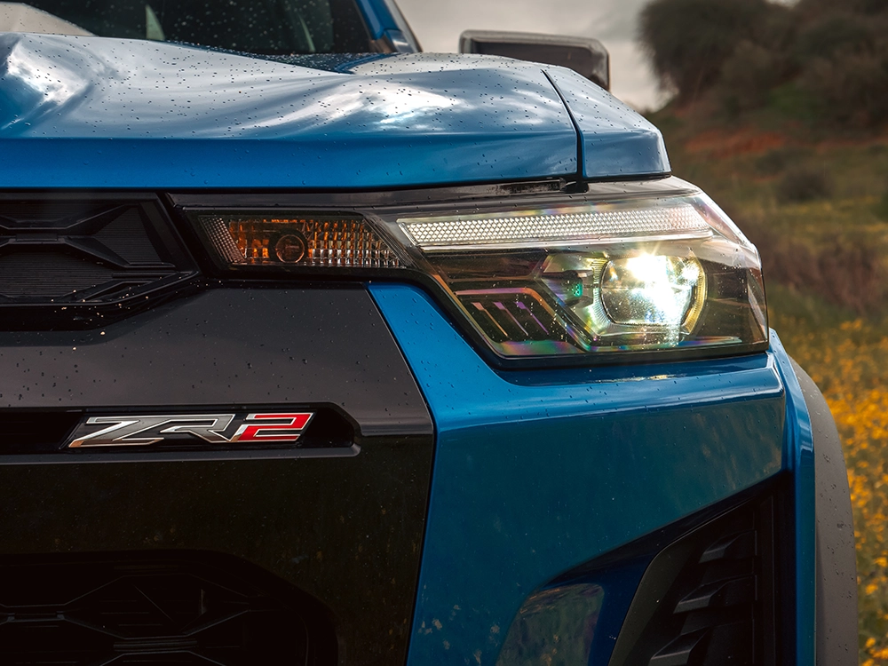 Chevrolet Colorado ZR2 Bison AEV - תקריב פנסי חזית