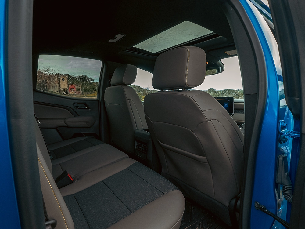 Chevrolet Colorado ZR2 Bison AEV - מושבים אחוריים