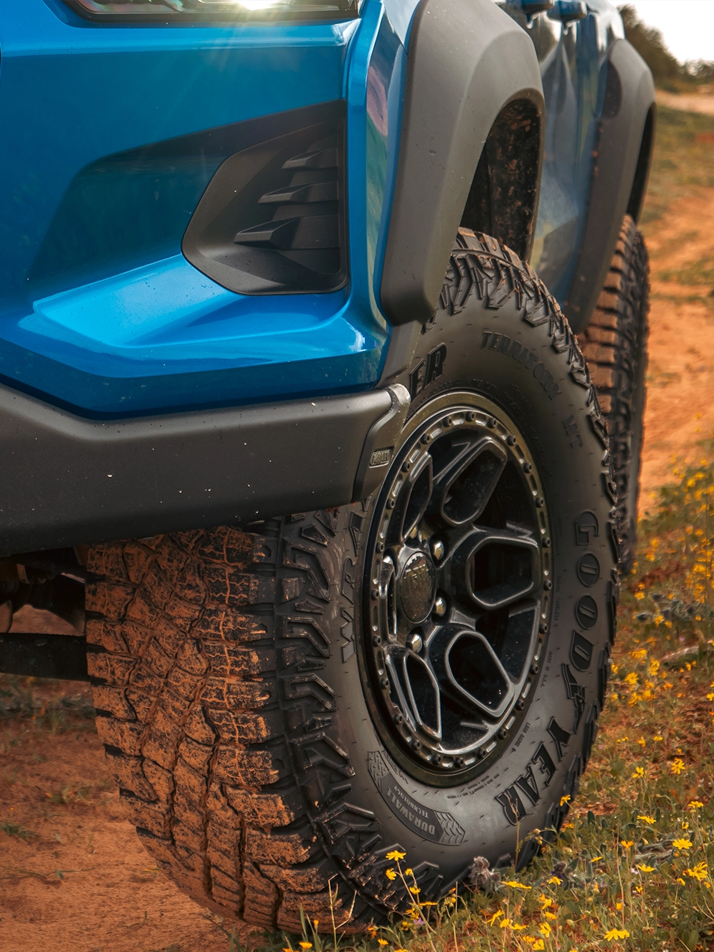 Chevrolet Colorado ZR2 Bison AEV - תקריב ג'אנט וצמיג