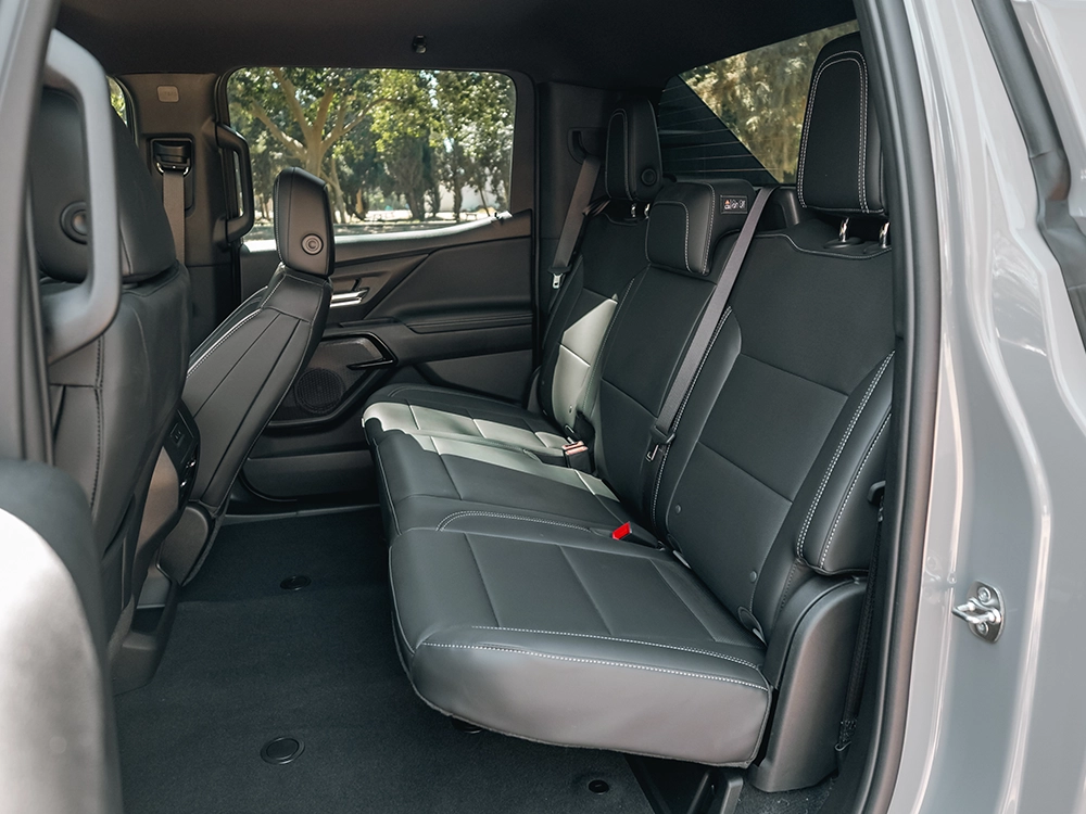 Chevrolet Silverado EV LT - מושבים אחוריים