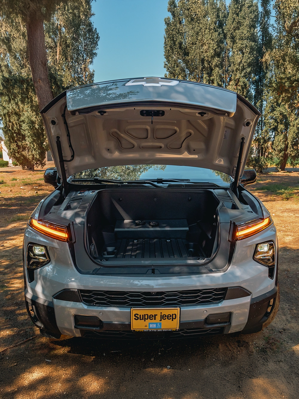 Chevrolet Silverado EV LT - תא מטען קדמי פתוח