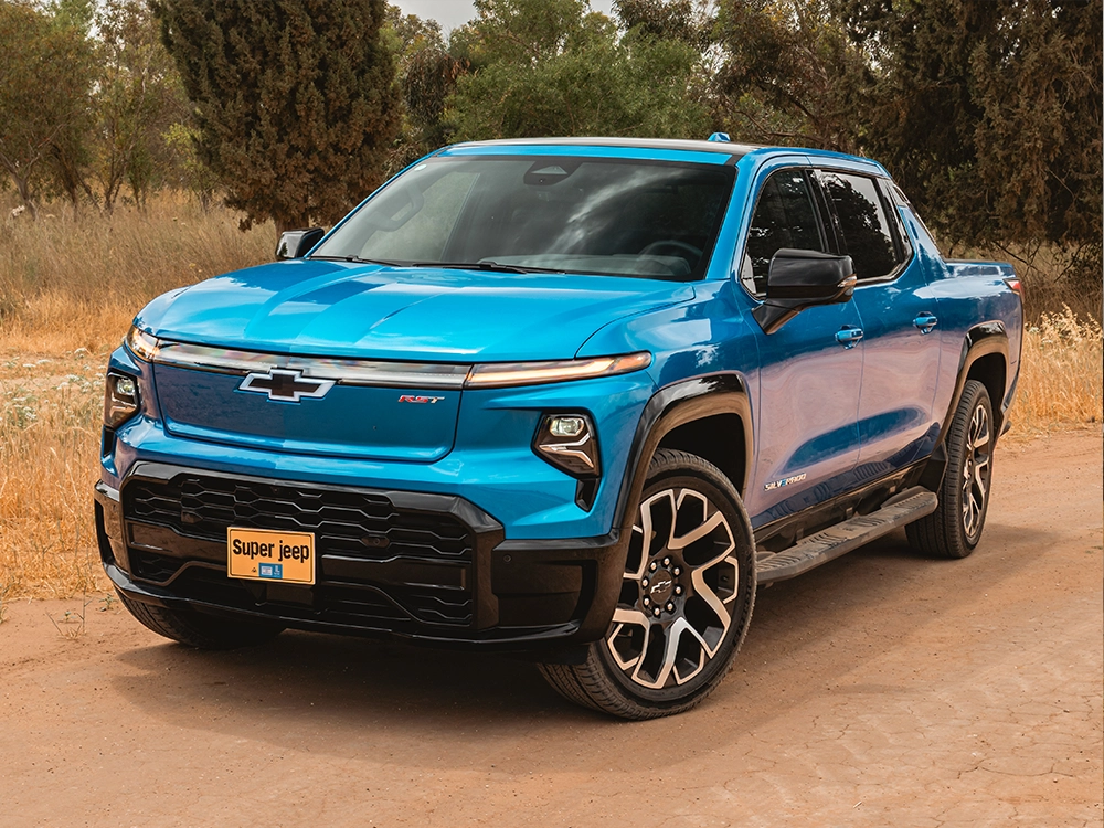 Chevrolet Silverado EV RST - מבט קדמי אלכסוני