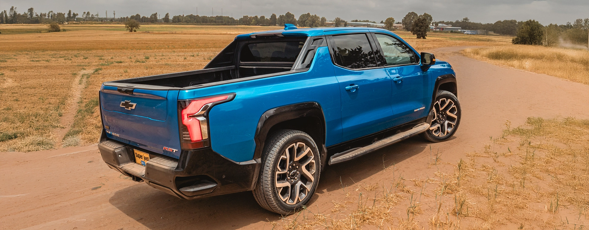 Chevrolet Silverado EV RST - ארגז סגור