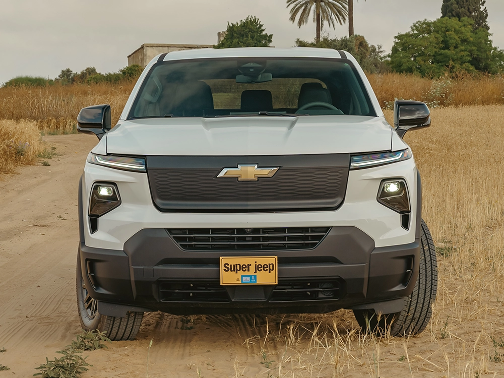 Chevrolet Silverado EV WT - מבט קדמי