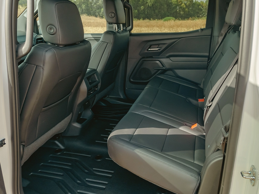 Chevrolet Silverado EV WT - מושבים אחוריים