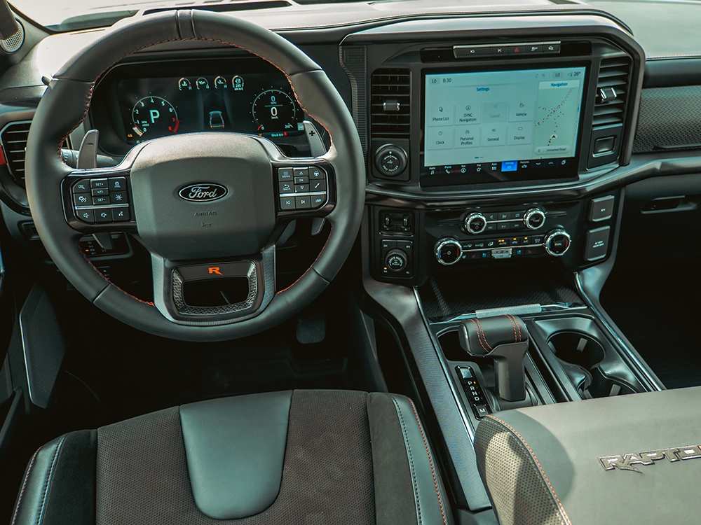 Ford F-150 Raptor R - דשבורד ומסך מולטימדיה