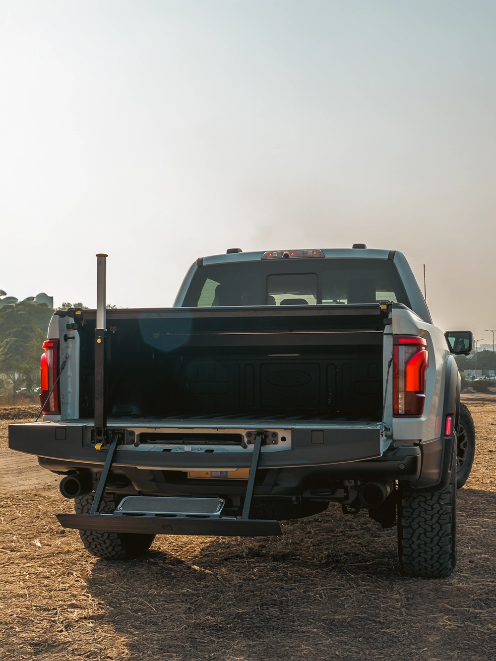 Ford F-150 Raptor R - מבא אחורי - ארגז פתוח