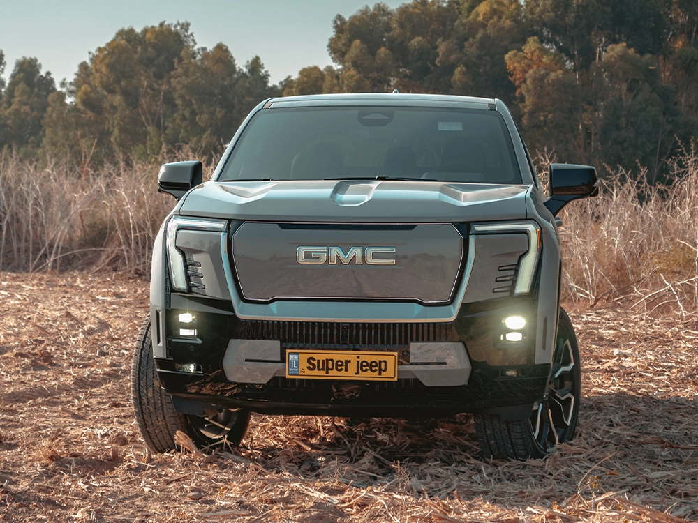 GMC Sierra Denali EV - מבט קדמי
