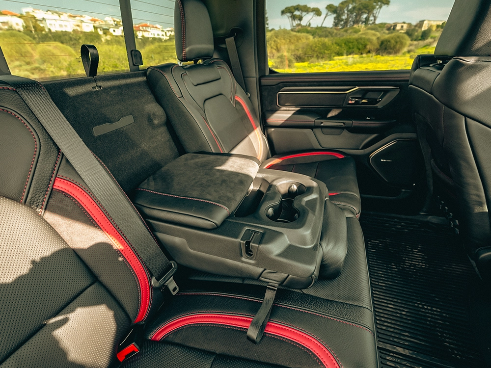 RAM 1500 RHO - מושבים אחוריים