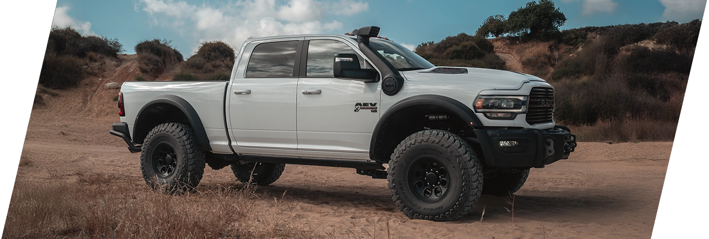 RAM 2500 LARAMIE AEV PROSPECTOR XL - טנדר עבודה קשוח ומיוחד - מבט צד אלכסוני