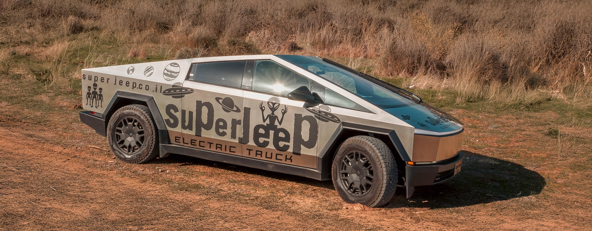 Tesla Cybertruck AWD Foundation - מבט צד