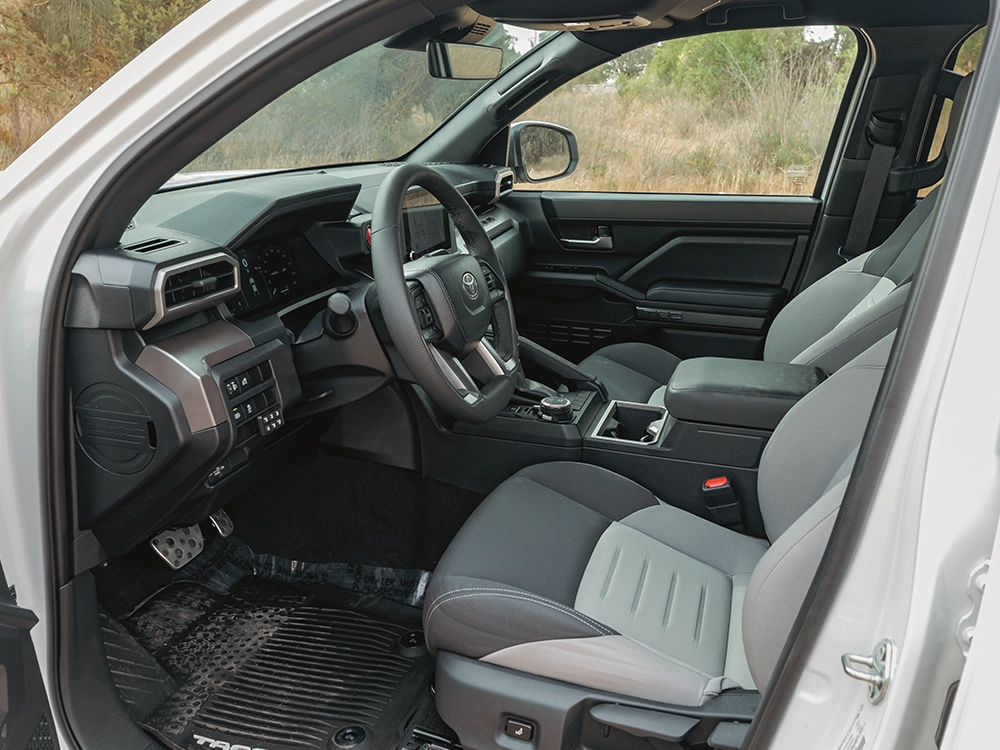 Toyota Tacoma TRD Sport - תא נהג