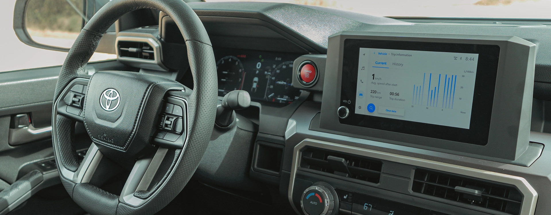 Toyota Tacoma TRD Sport - דשבורד ומסך מולטימדיה