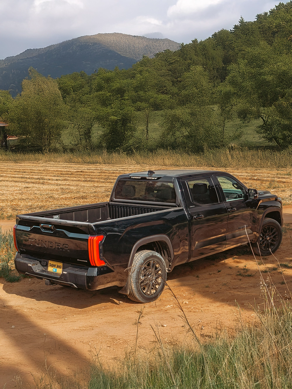 Toyota Tundra Limited Hybrid - מבט אחורי