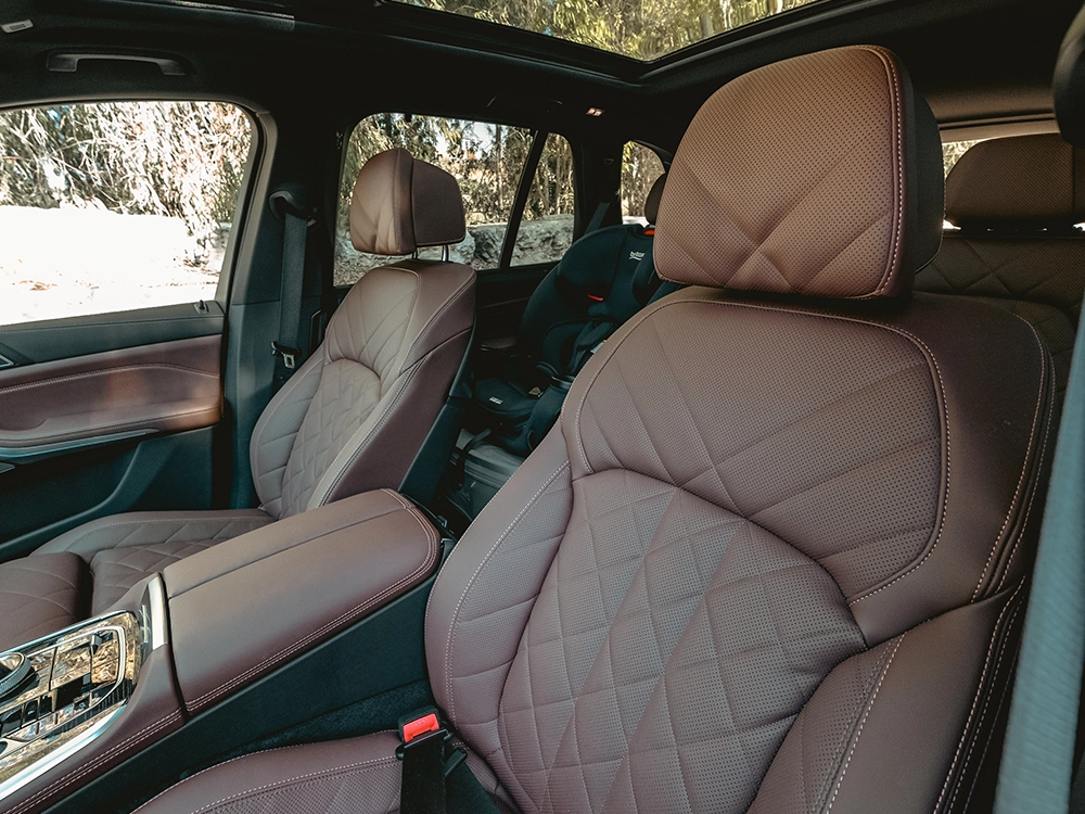 BMW X5 xDrive50e - מושבים קדמיים