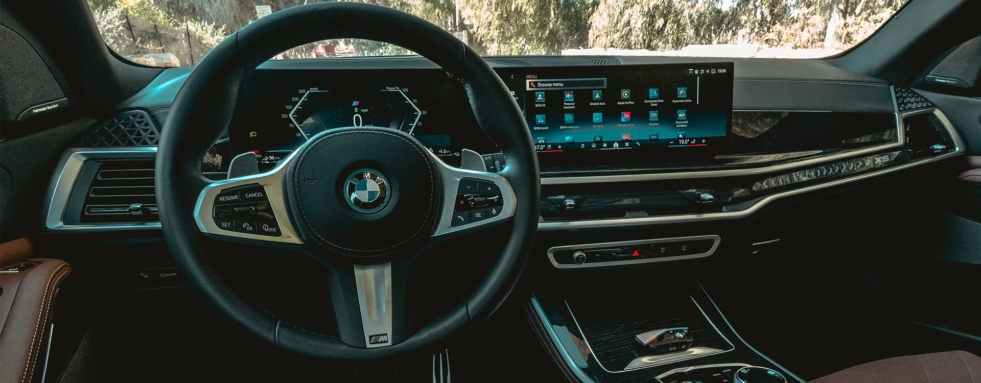 BMW X5 xDrive50e - דשבורד ומסך מולטימדיה