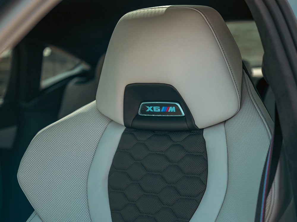 BMW X6 M Competition - תקריב ריפוד ותפרים