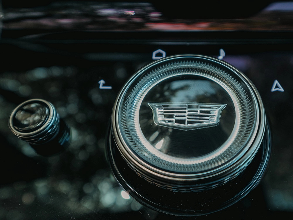 Cadillac Escalade IQ Sport 2 - פקדים