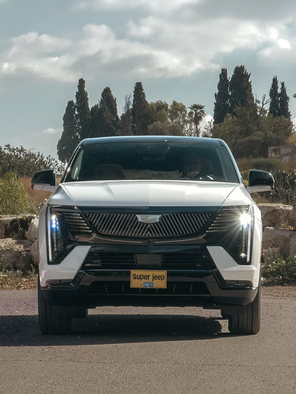 Cadillac Escalade IQ Sport 2 - מבט קדמי