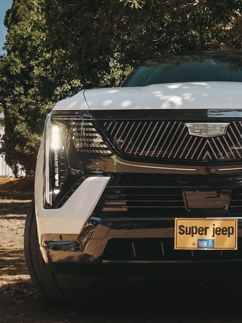 Cadillac Escalade IQ Sport 2 - תקריב פנסי חזית