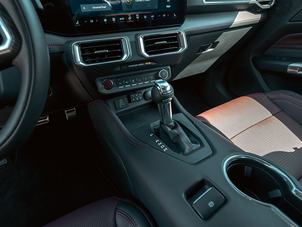 Ford Mustang GT - תקריב ידית הילוכים