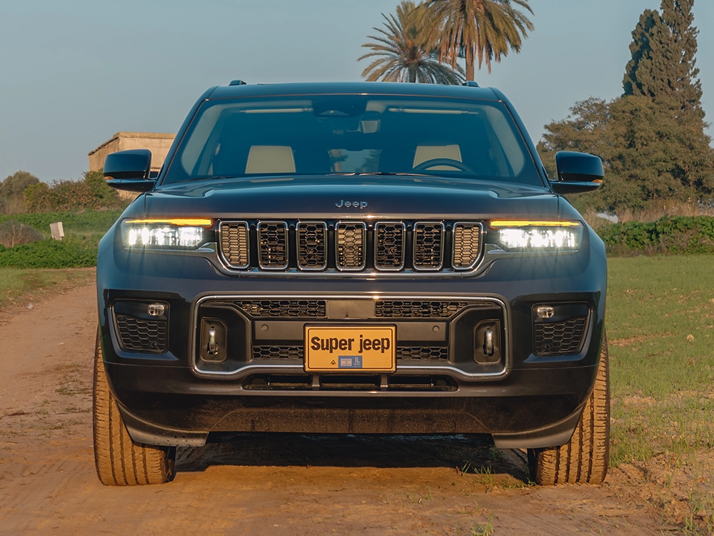 Jeep Grand Cherokee Overland - מבט קדמי