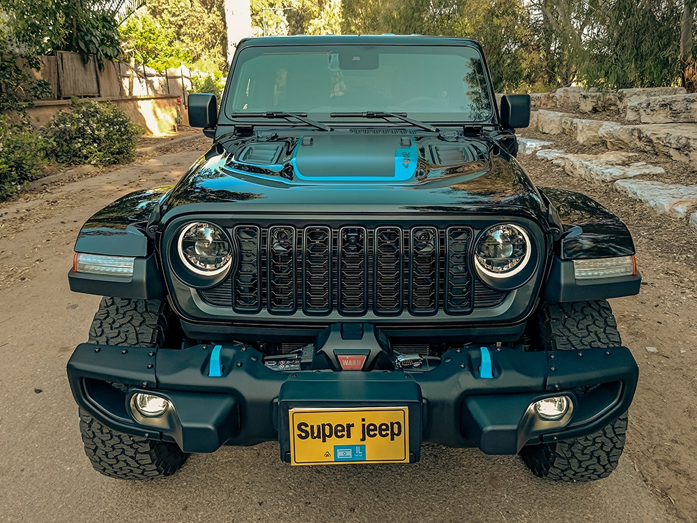 Jeep Wrangler Rubicon X 4xe - מבט קדמי