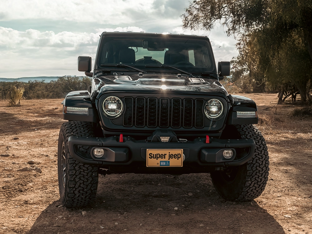 Jeep Wrangler Rubicon X - מבט קדמי
