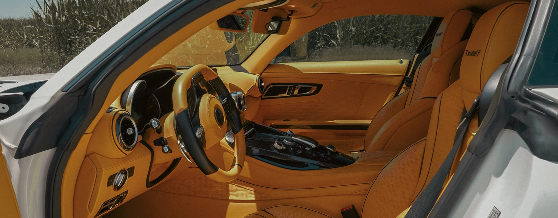 Mercedes-AMG GT Mansory - דשבורד ומסך מולטימדיה