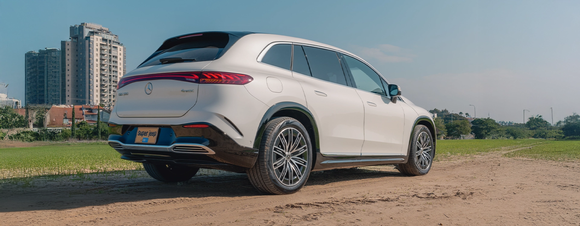 Mercedes-Benz EQS 580 4MATIC SUV - מבט אחורי אלכסוני