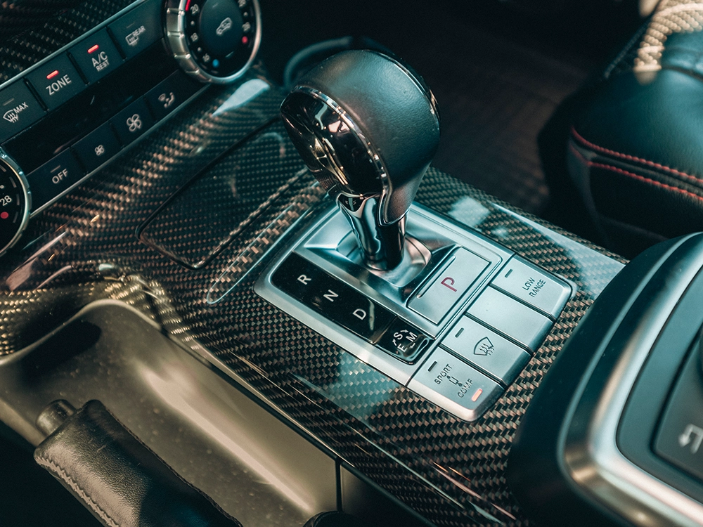 Mercedes-Benz G 500 4x4 Squared Brabus 2018 - תקריב ידית הילוכים