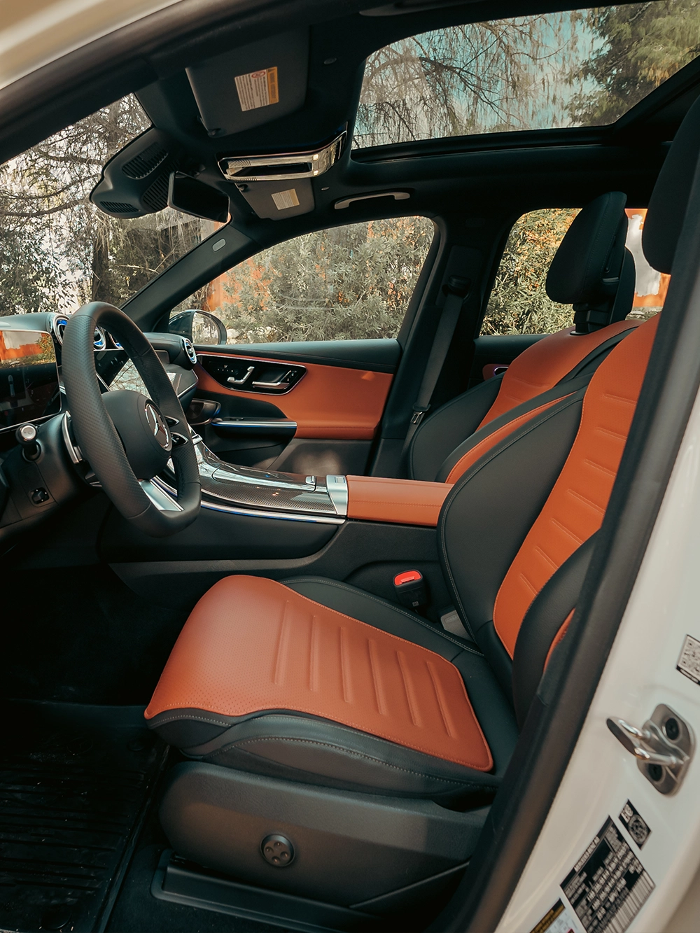 Mercedes-Benz GLC 300 - תא נהג