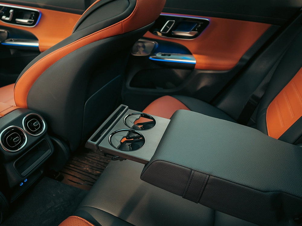 Mercedes-Benz GLC 300 - מושבים אחוריים