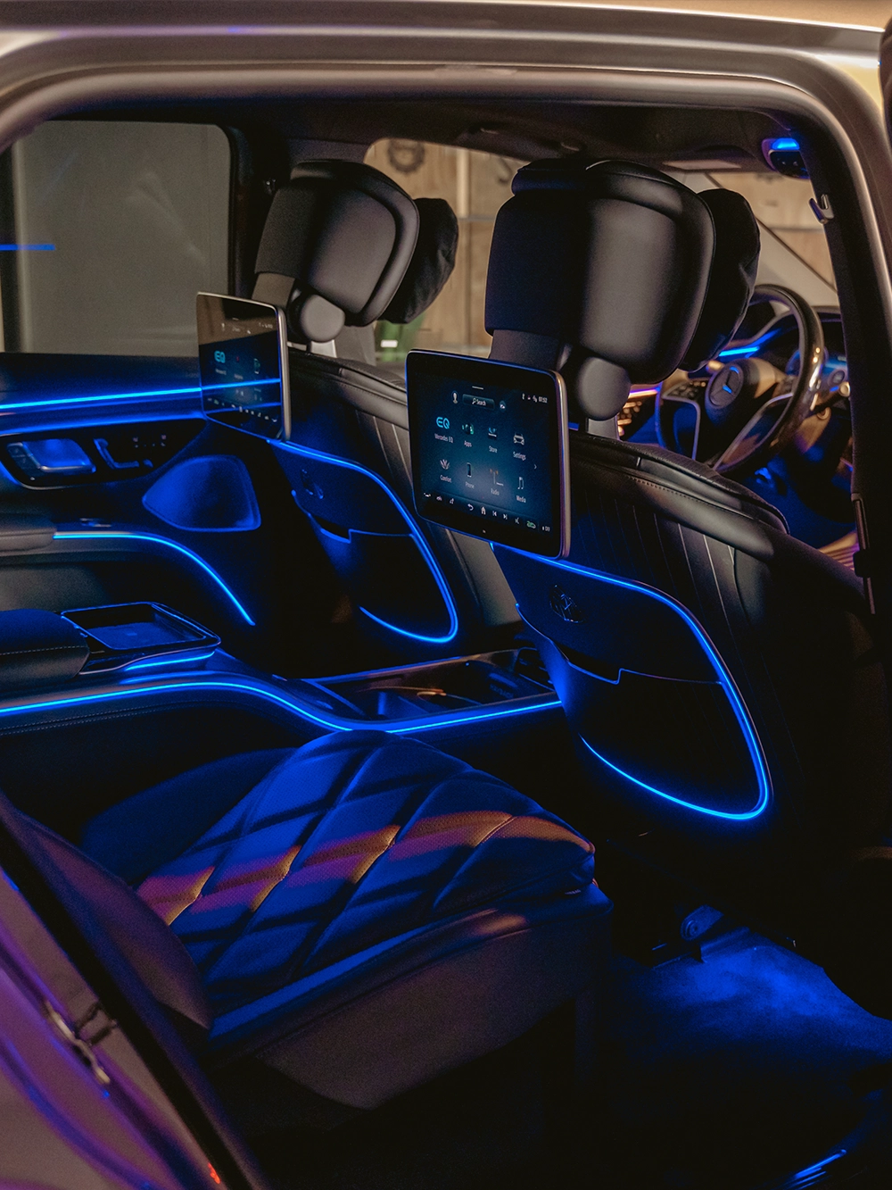 Mercedes-Benz Maybach EQS 680 - מושבים אחוריים