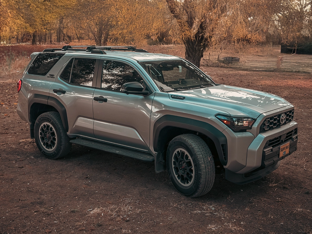 Toyota 4Runner TRD Off-Road Premium Hybrid - מבט צד אלכסוני