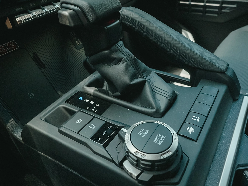 Toyota 4Runner TRD Sport Premium - פקדים