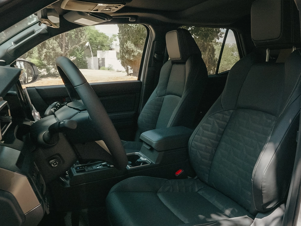 Toyota 4Runner TRD Sport Premium - מושבים קדמיים