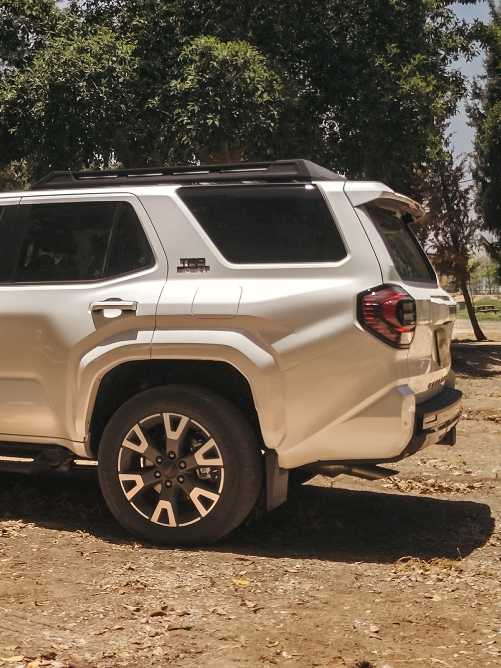 Toyota 4Runner TRD Sport Premium - מבט אחורי אלכסוני