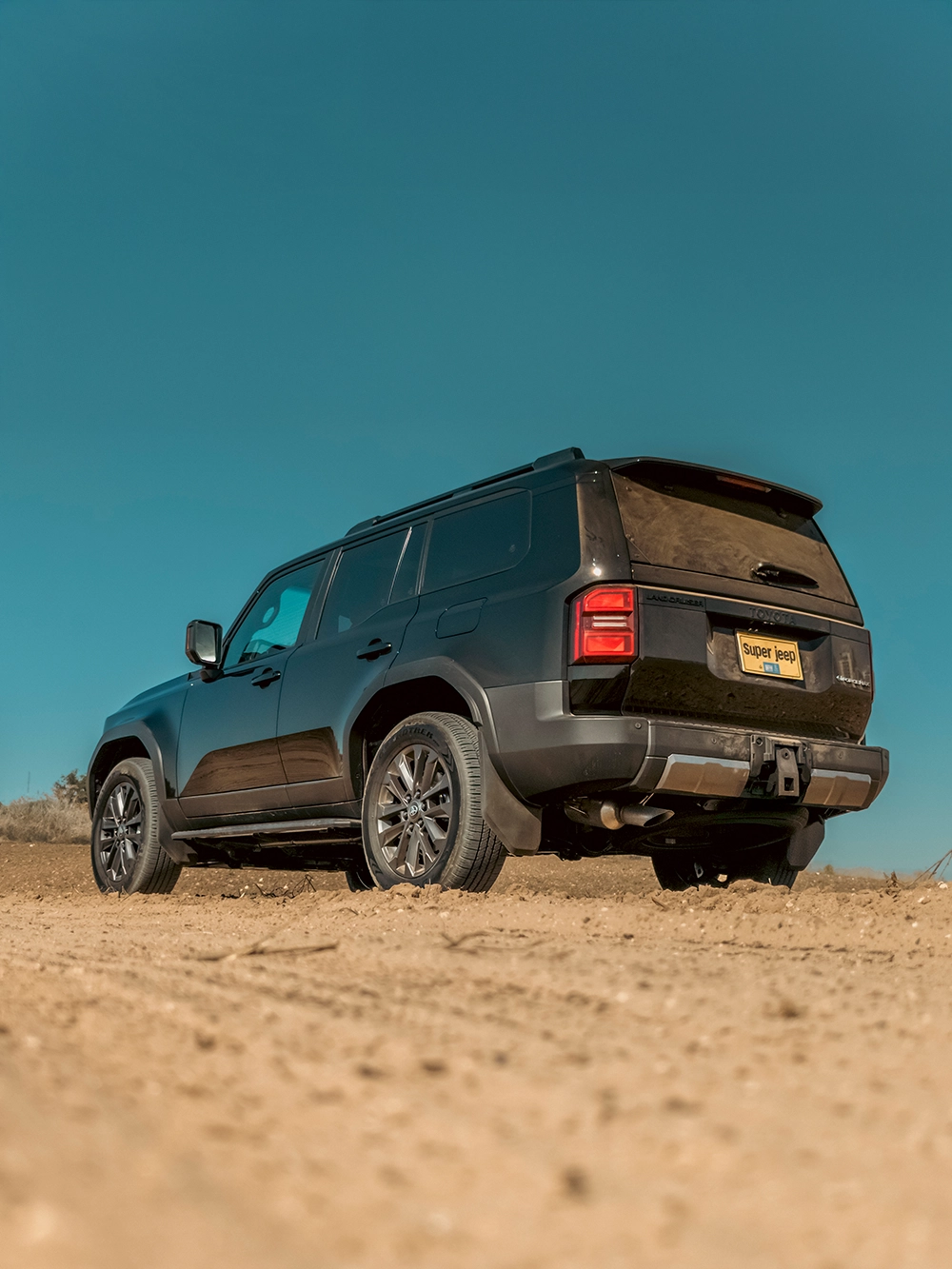 Toyota Land Cruiser 250 Hybrid - מבט אחורי אלכסוני