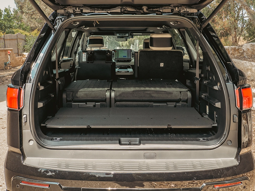 Toyota Sequoia Capstone - תא מטען פתוח