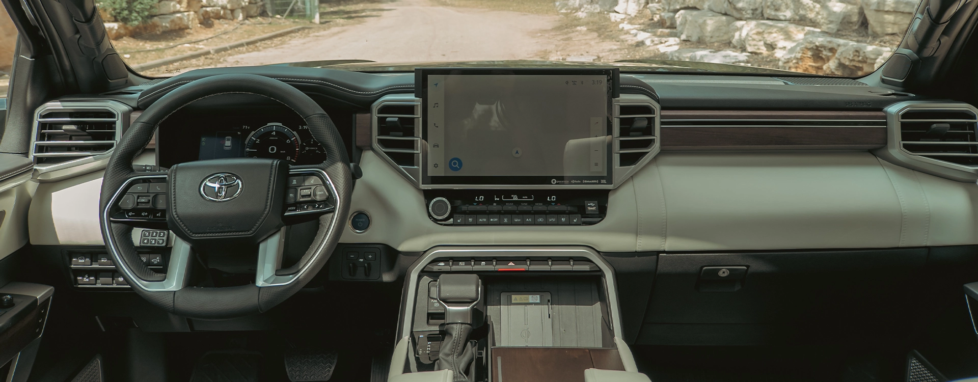 Toyota Sequoia Capstone - דשבורד ומסך מולטימדיה