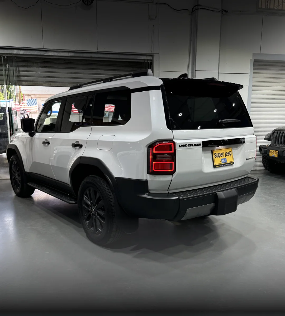 toyota-land-cruiser-premium-hybrid-2025-02