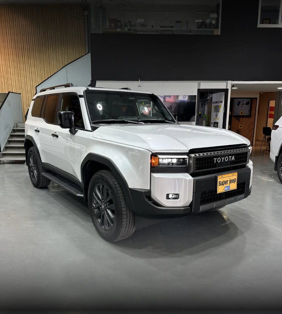 toyota-land-cruiser-premium-hybrid-2025-05