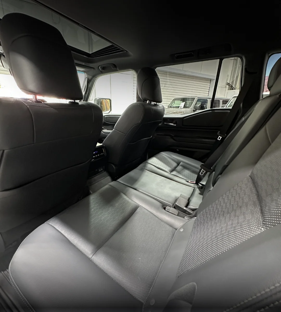 toyota-land-cruiser-premium-hybrid-2025-09